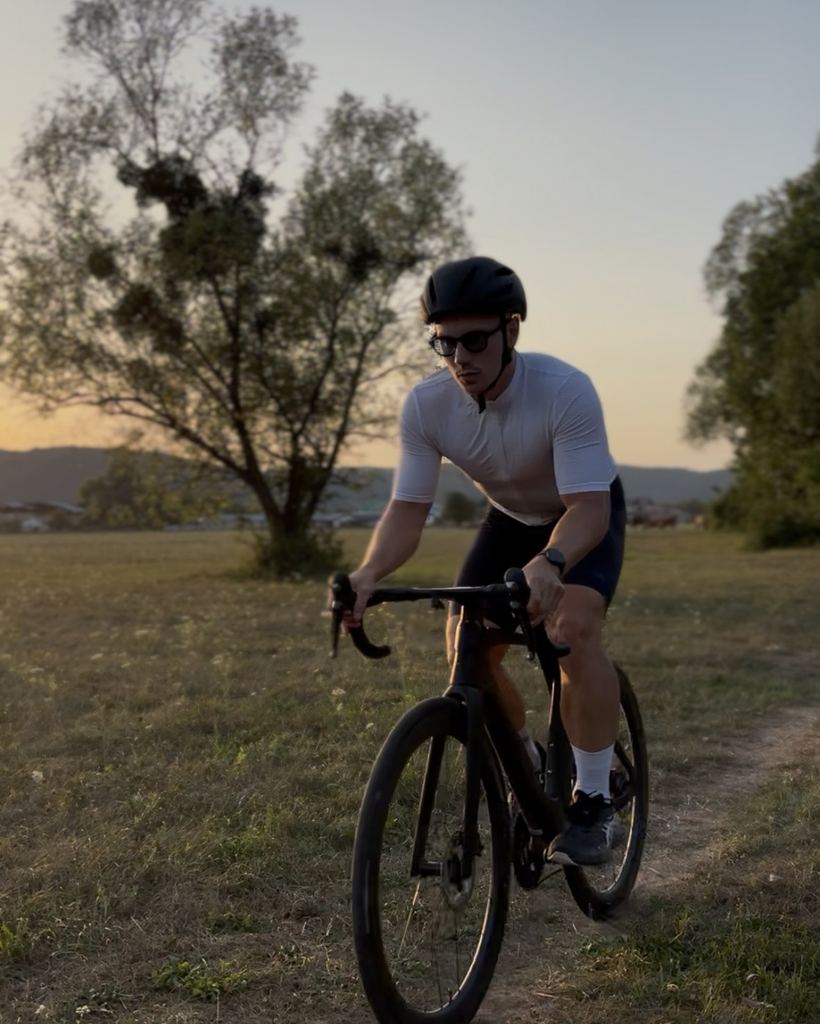 Adrian Nazad na bicykli